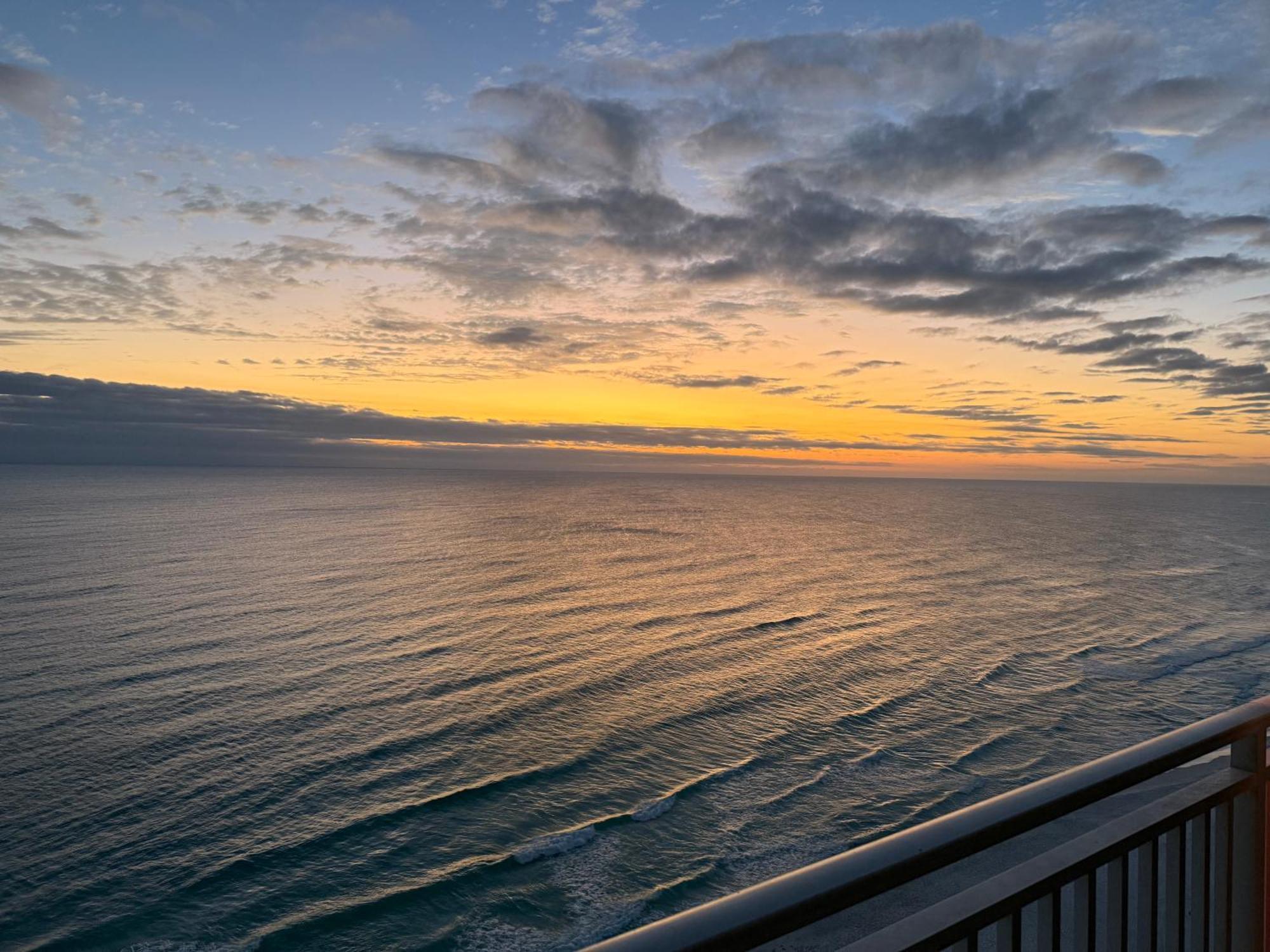 Beachfront Oasis At Splash Resort And Condos Panama City Beach Exterior photo
